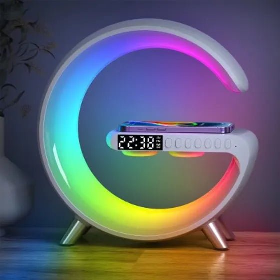 Lámpara RGB con Cargador de celular Inalámbrico, Parlante Bluetooth y Reloj Digital - VERSELL