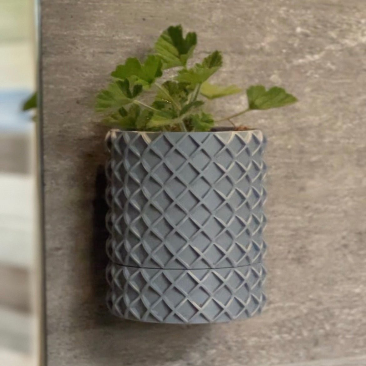 Matera para Colgar Impresa en 3D con Sistema de Anclaje y Bandeja de Agua - VERSELL